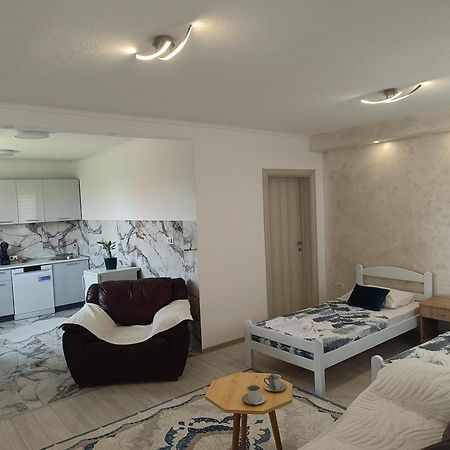 Matija Airport Apartment Mitrovici  Exterior photo