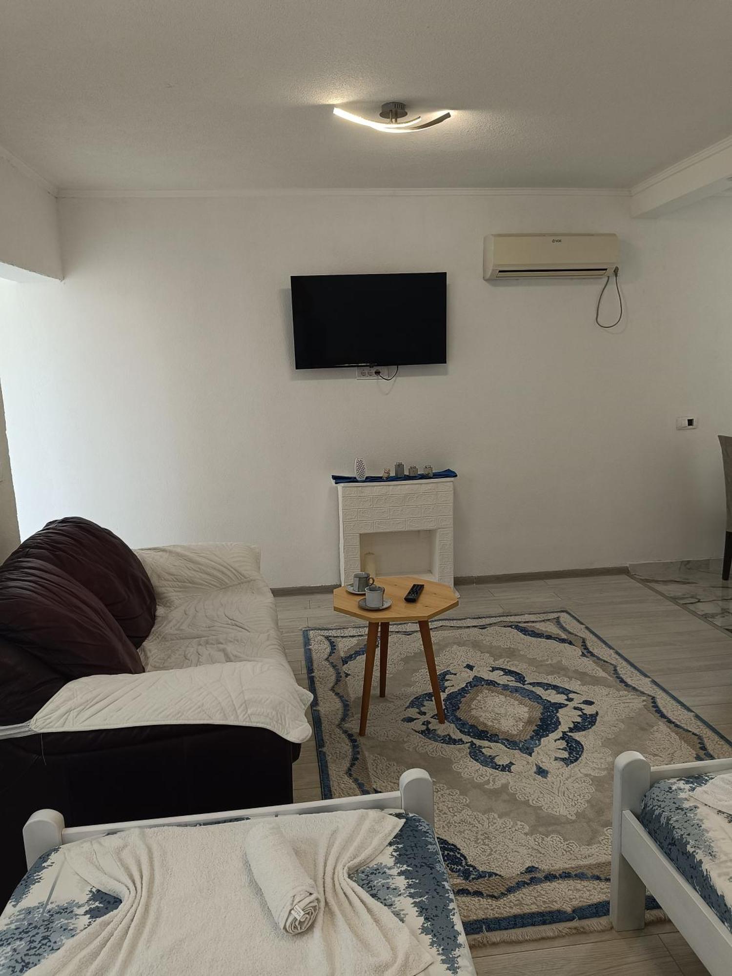 Matija Airport Apartment Mitrovici  Exterior photo