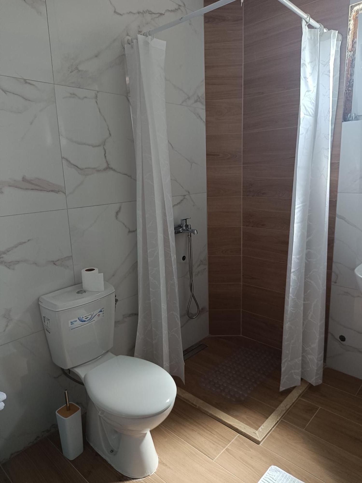 Matija Airport Apartment Mitrovici  Exterior photo