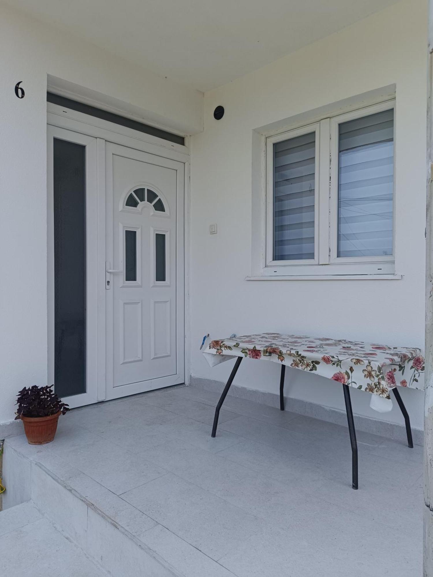 Matija Airport Apartment Mitrovici  Exterior photo